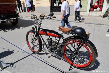 Mednarodna revija starodobnikov v Kamnik privabila ljubitelje klasičnih vozil (55)